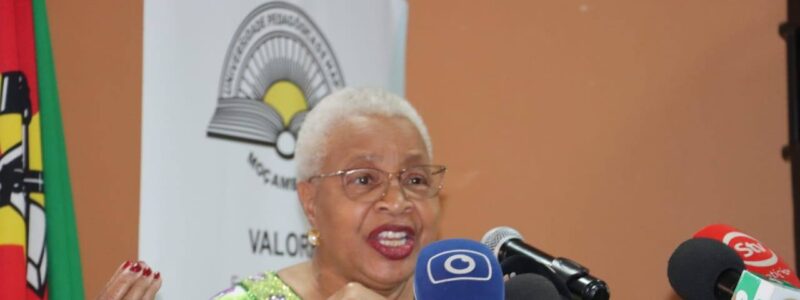 Graça Machel: Formar profissionais da educação do futuro