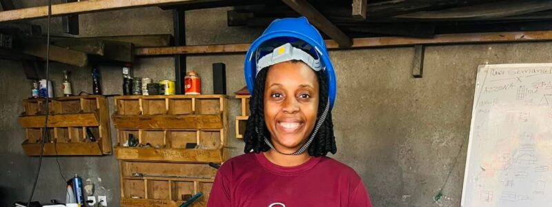 Gonzart produces wallets with recycled plastic